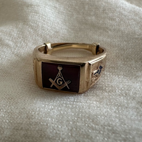 Gold Masonic Ring